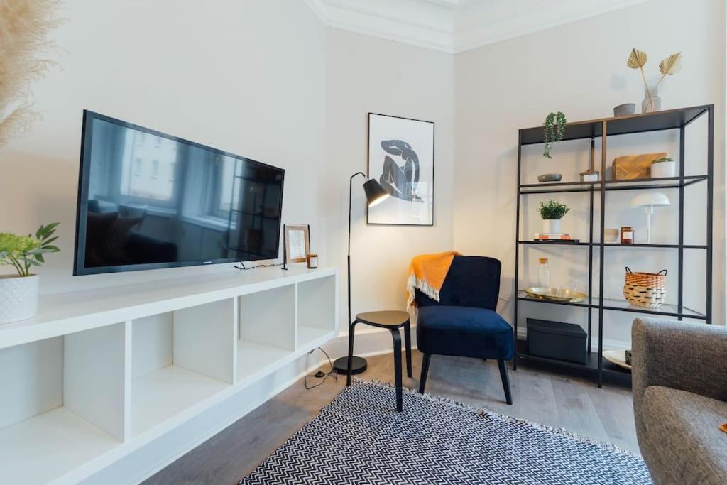 Stylish Stirling Apartment - Free Parking Buitenkant foto