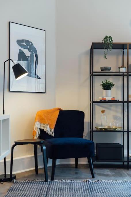 Stylish Stirling Apartment - Free Parking Buitenkant foto