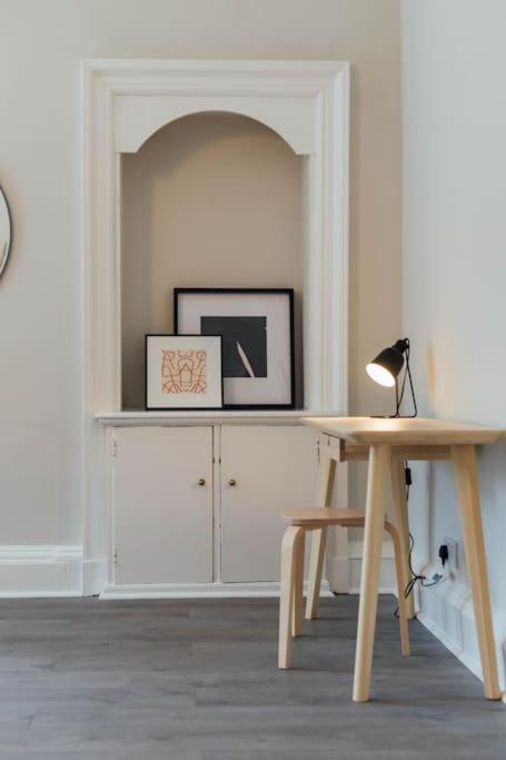 Stylish Stirling Apartment - Free Parking Buitenkant foto