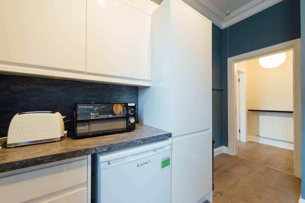 Stylish Stirling Apartment - Free Parking Buitenkant foto