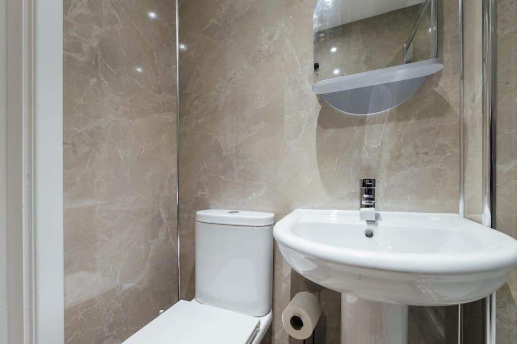 Stylish Stirling Apartment - Free Parking Buitenkant foto