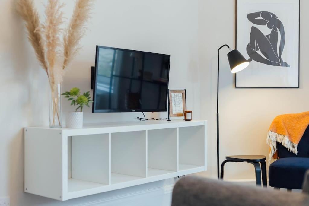 Stylish Stirling Apartment - Free Parking Buitenkant foto