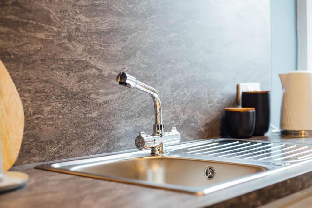 Stylish Stirling Apartment - Free Parking Buitenkant foto