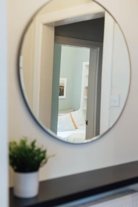 Stylish Stirling Apartment - Free Parking Buitenkant foto